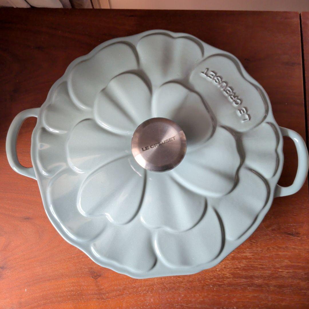 LE CREUSET ビュッフェキャセロール ペタルレリーフ シーソルト26cm