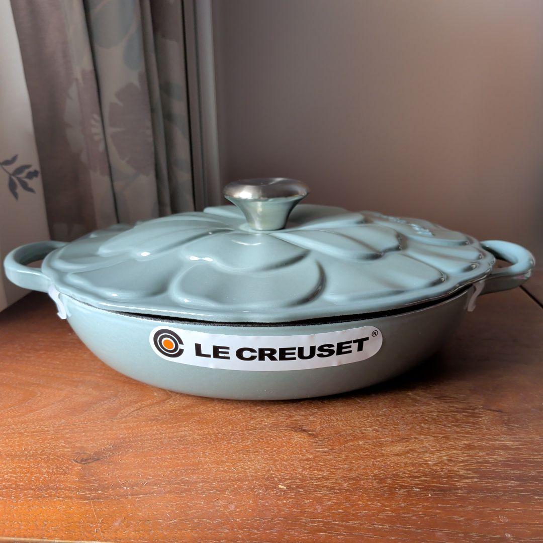 LE CREUSET ビュッフェキャセロール ペタルレリーフ シーソルト26cm