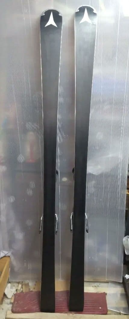 Atomic Redster G9i スキー板