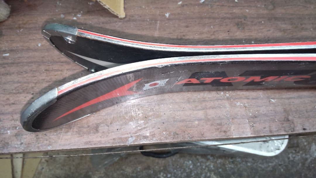 Atomic Redster G9i スキー板