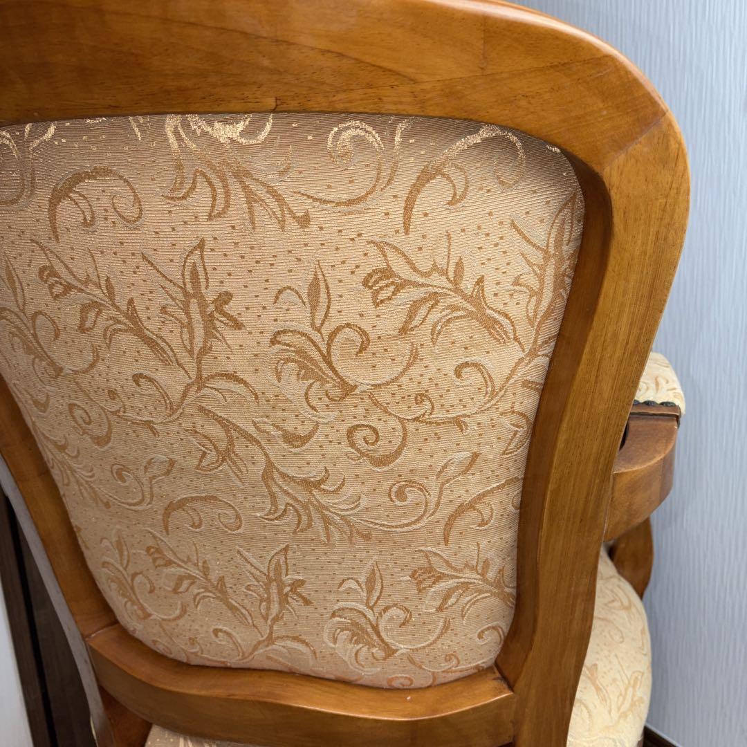 アンティークチェア 猫脚 クリーム　鋲打ち