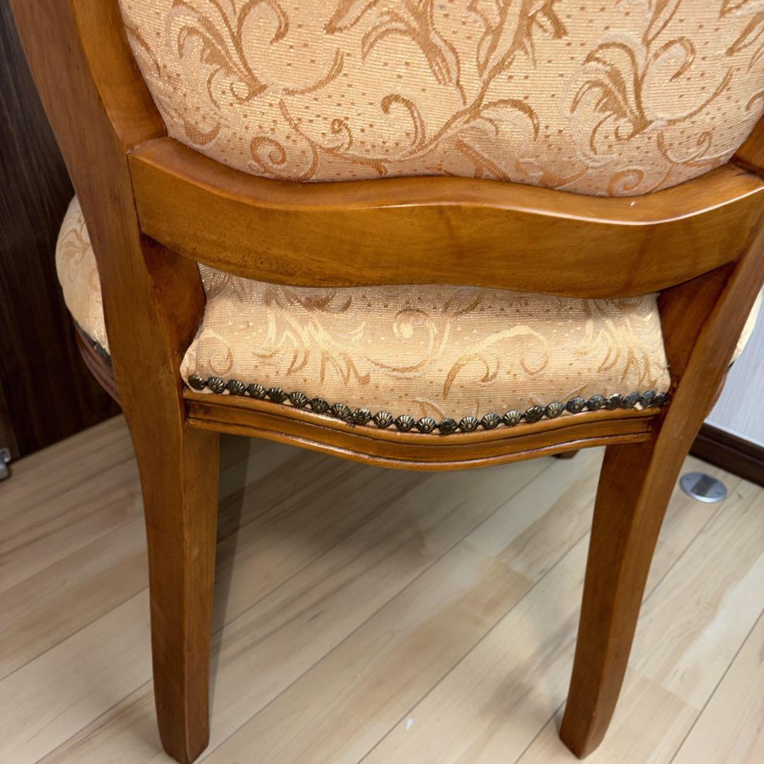 アンティークチェア 猫脚 クリーム　鋲打ち