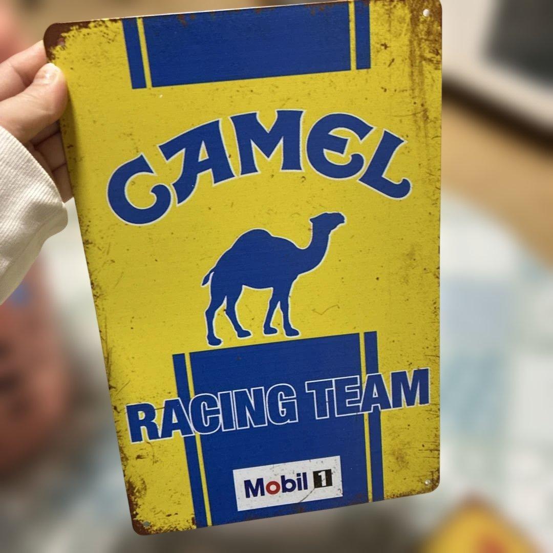 Camel Racing Team & ポリーのカクテル サイン