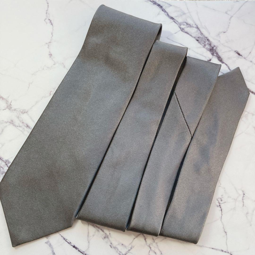 JIL SANDER｜無地・光沢グレー｜高級感あるソリッドタイ