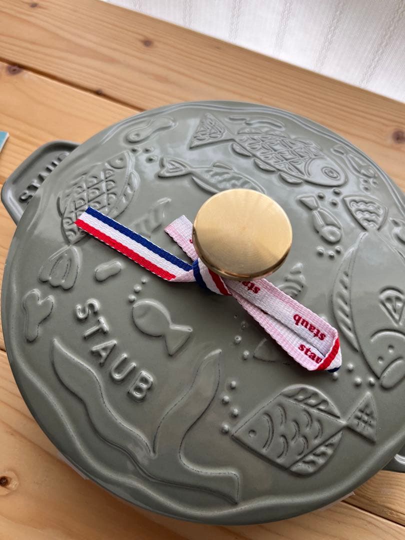 【新品】staub ミナペルホネン ホットプレート ラウンド 20cm　ユーカリ