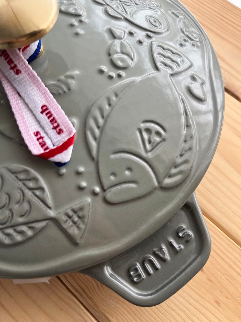 【新品】staub ミナペルホネン ホットプレート ラウンド 20cm　ユーカリ