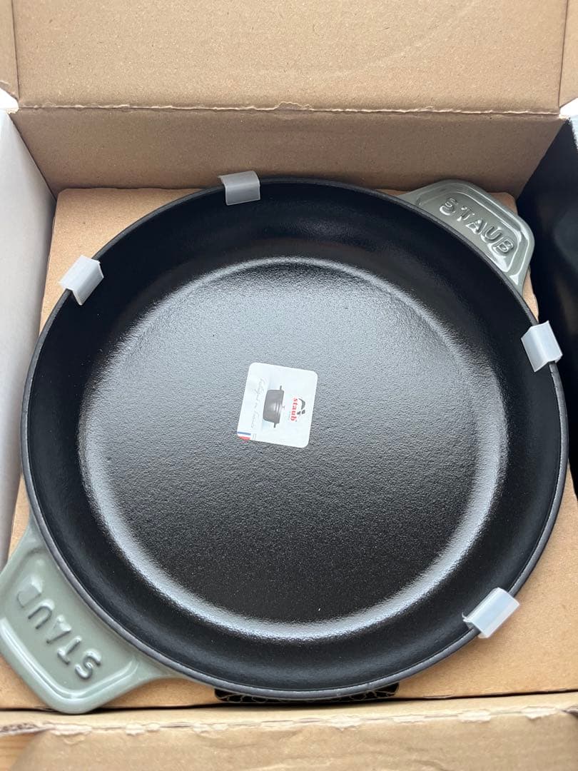 【新品】staub ミナペルホネン ホットプレート ラウンド 20cm　ユーカリ