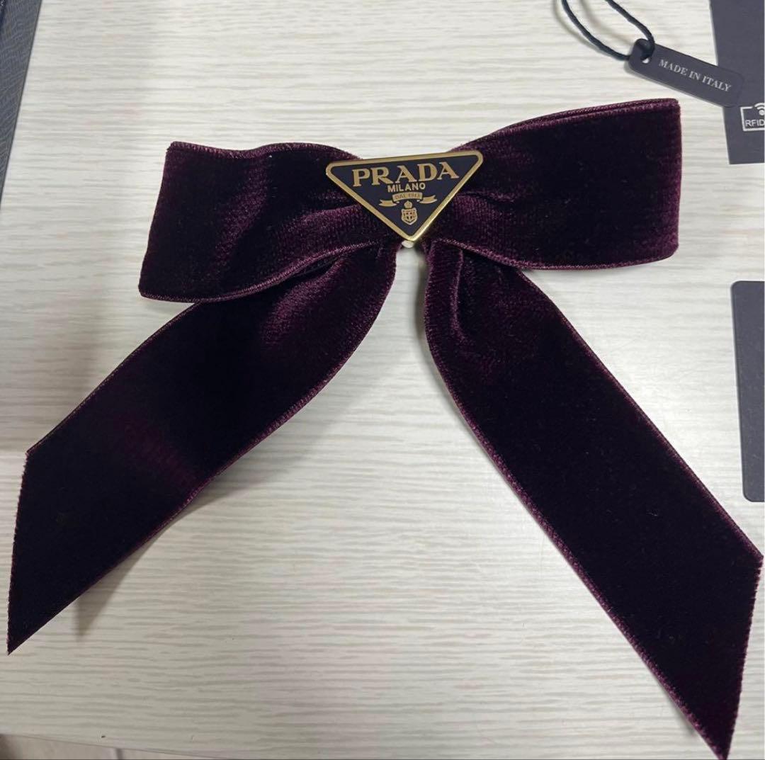 【最終値下げ】PRADAヘアクリップ