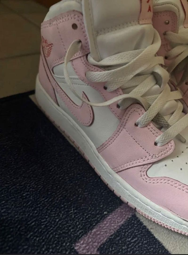 シューズ(女性用) NikeGS Air Jordan 1 Mid Pink