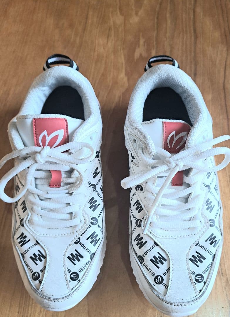 まな　他の方は購入お控え下さい　マスターバニーゴルフシューズ24.5センチ