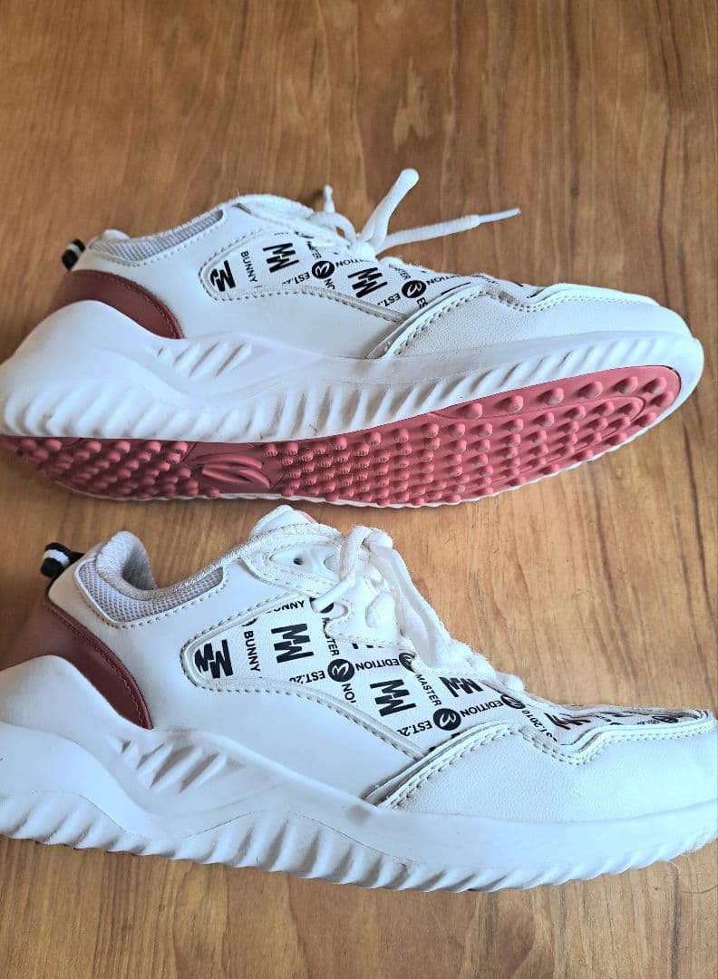 まな　他の方は購入お控え下さい　マスターバニーゴルフシューズ24.5センチ