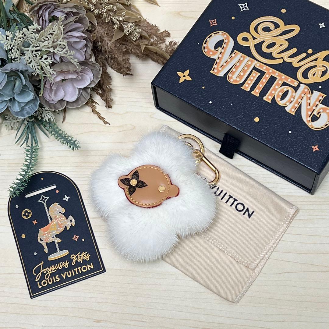 ルイヴィトン ヴィヴィエンヌ ファー ホワイト スキー キーホルダー キーリング
