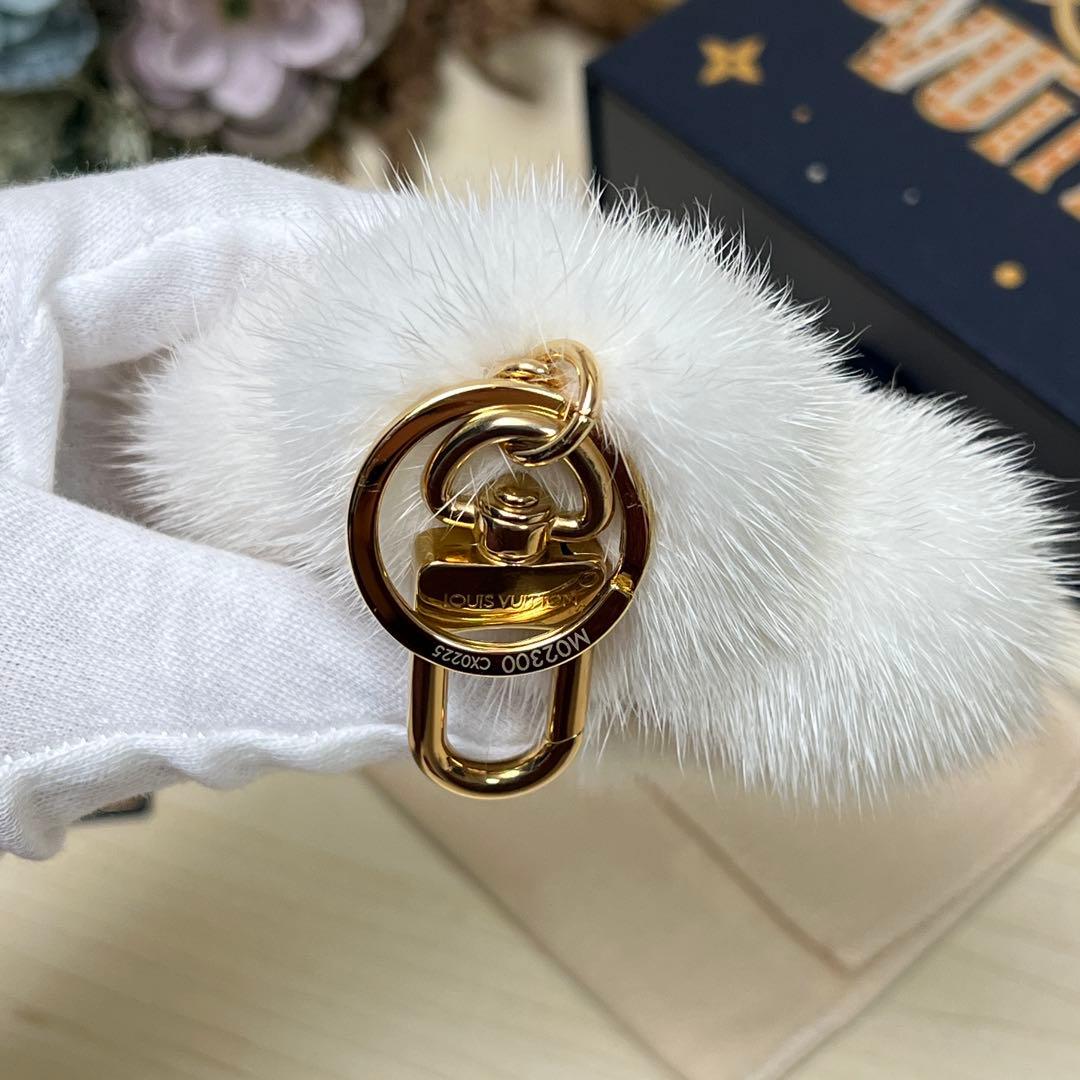 ルイヴィトン ヴィヴィエンヌ ファー ホワイト スキー キーホルダー キーリング