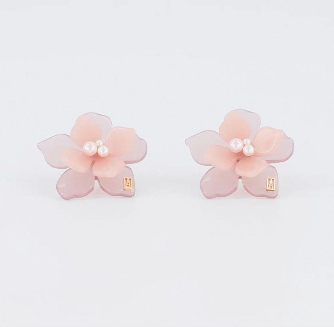 【新品未開封】アレク　Alxandre de paris 花ピアス
