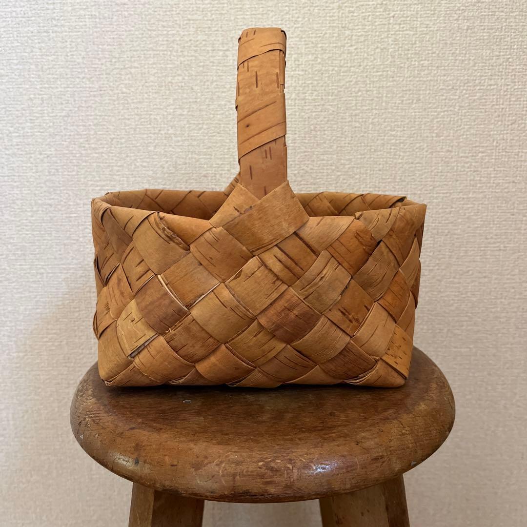 白樺の小さなかご