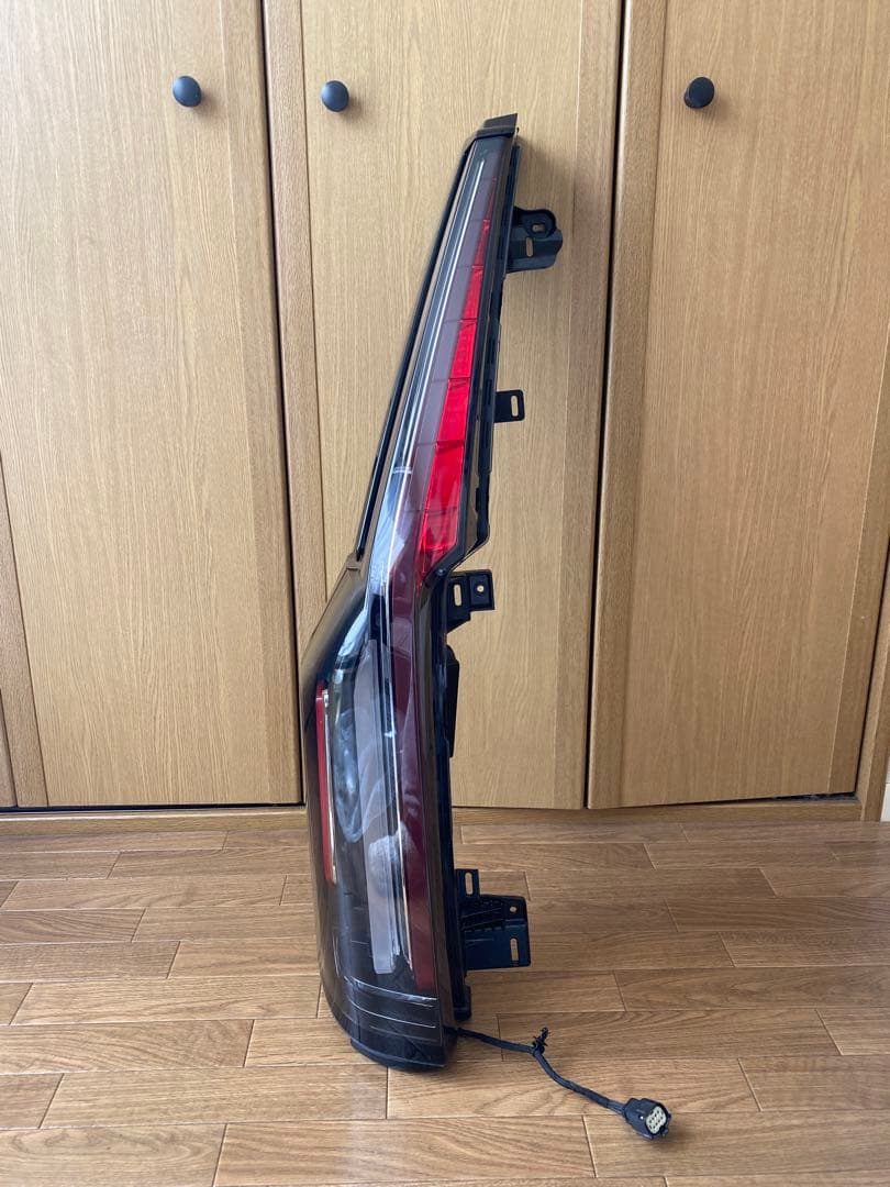 エスカレード純正左テールライト