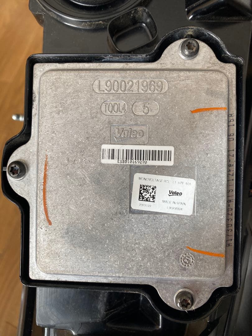 エスカレード純正左テールライト