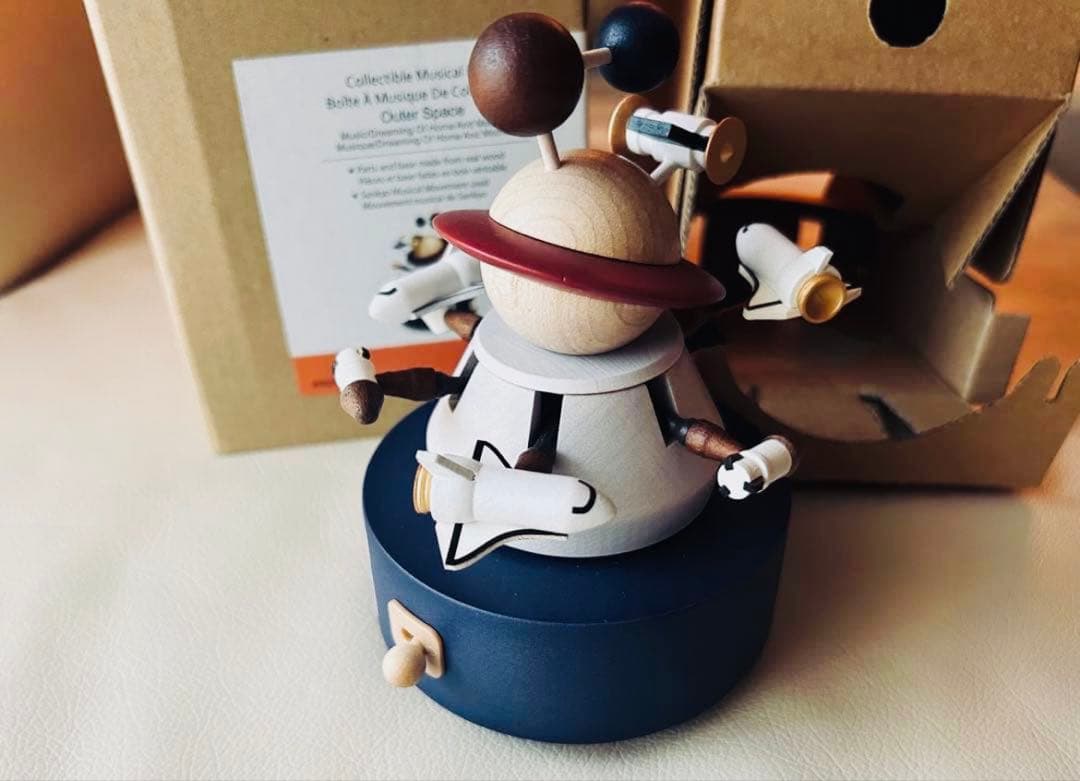 新品、宇宙モチーフ動くOuter Space 木製オルゴール