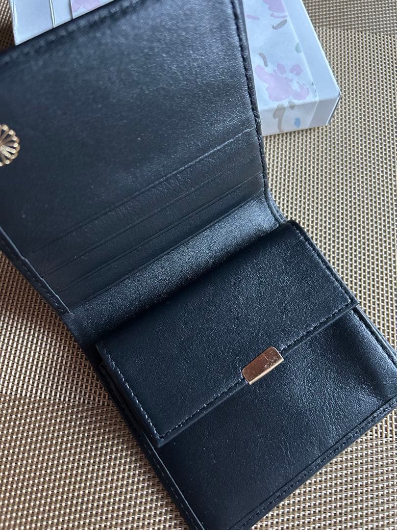 新品★皇居★二つ折り財布★皇居限定 特製　ブラック　黒　本革　人気　２つ折り