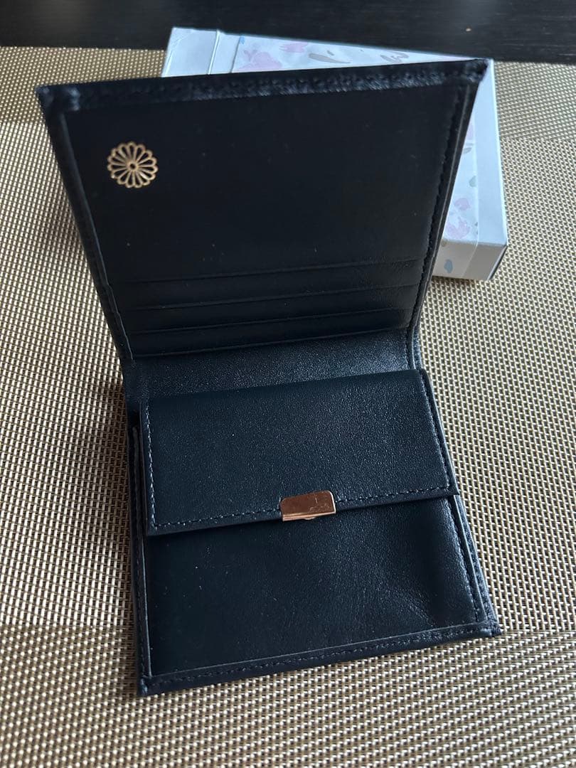 新品★皇居★二つ折り財布★皇居限定 特製　ブラック　黒　本革　人気　２つ折り