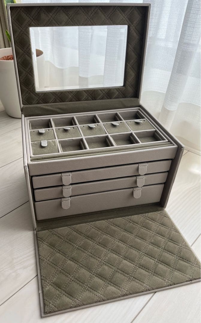 【段々値下げ】【美品】レイジースーザン　ジュエリーボックス　引出し三段