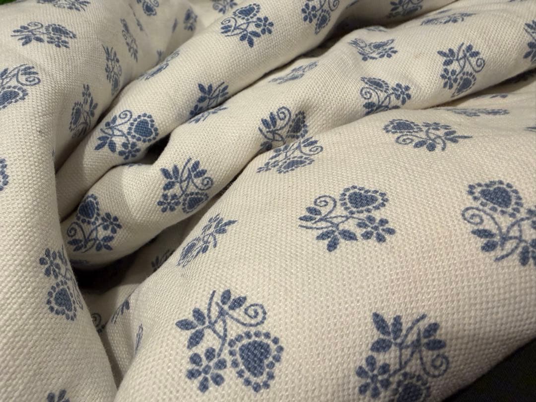 1960年代北欧購入ビンテージ　大きな円形テーブルクロストリム含む153.5cm