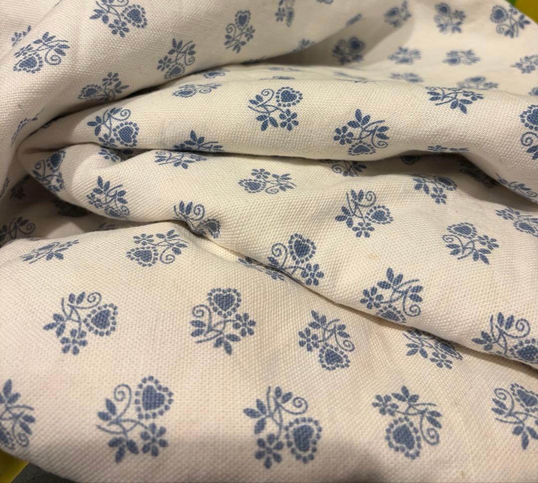 1960年代北欧購入ビンテージ　大きな円形テーブルクロストリム含む153.5cm