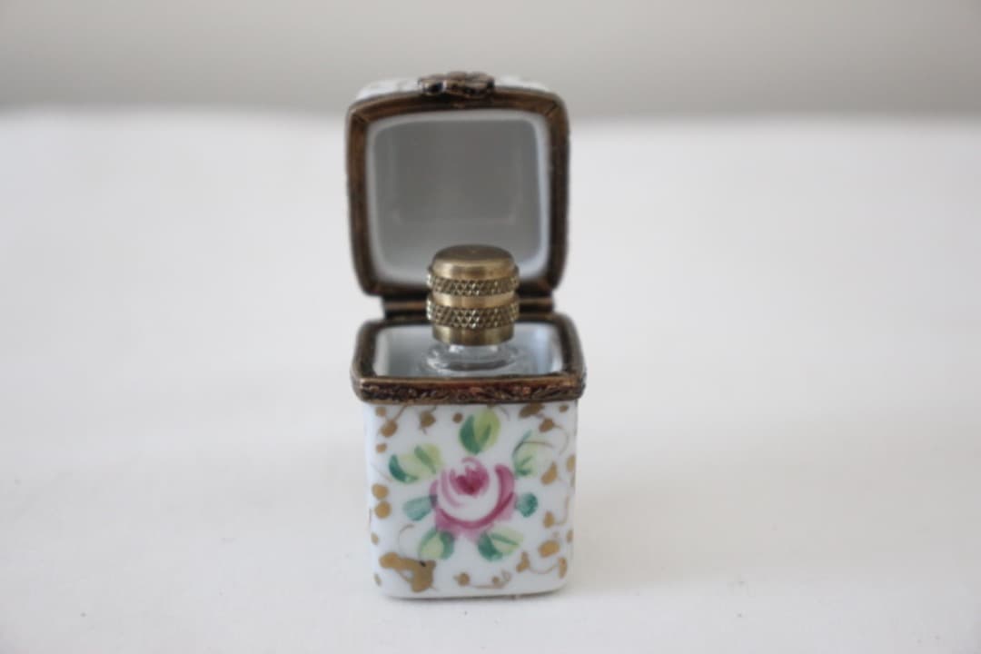 フランス　リモージュボックス　香水瓶入　金彩花柄