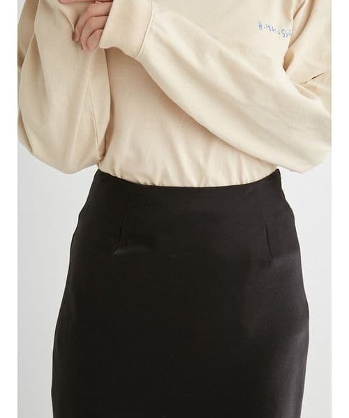 emmi シャイニーサテンロングスカート