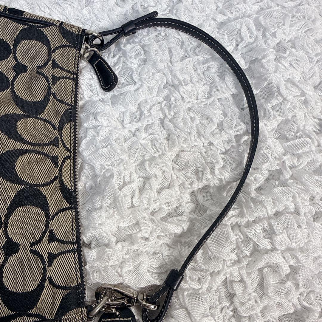 コーチ　アクセサリーポーチ　ワンショルダーバッグ　シグネチャー　ブラック