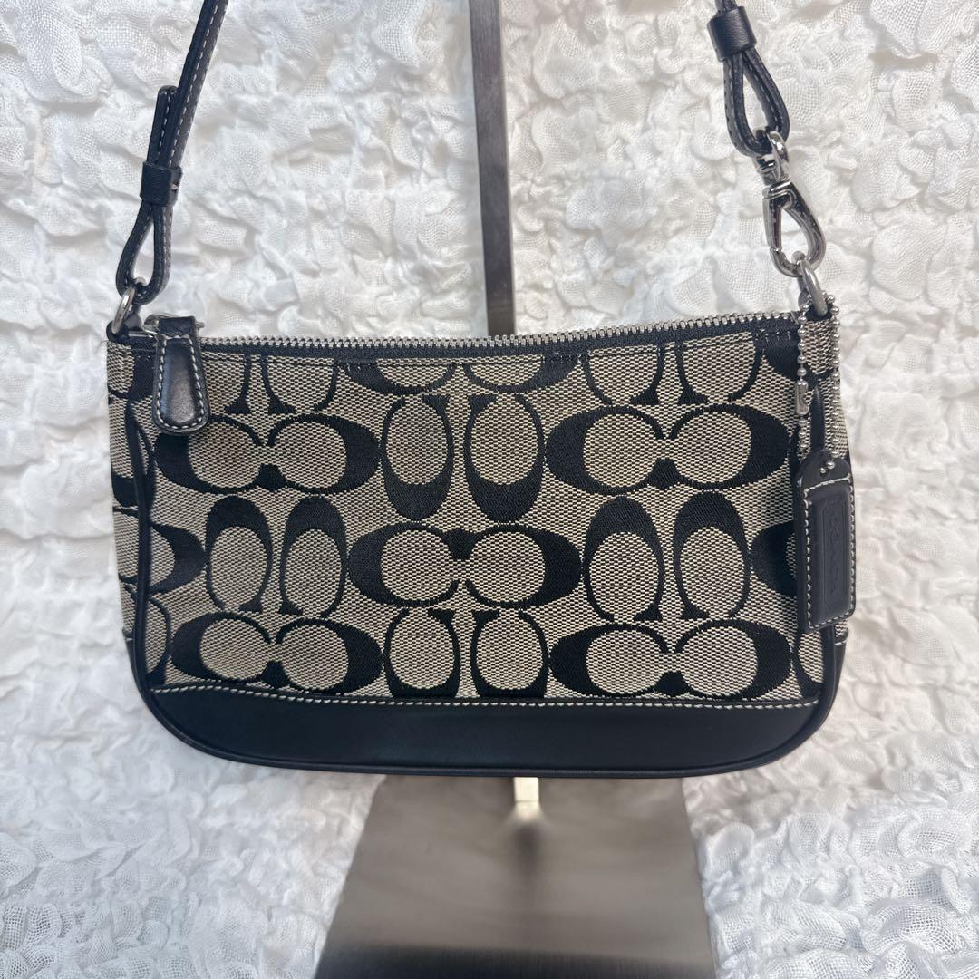 コーチ　アクセサリーポーチ　ワンショルダーバッグ　シグネチャー　ブラック