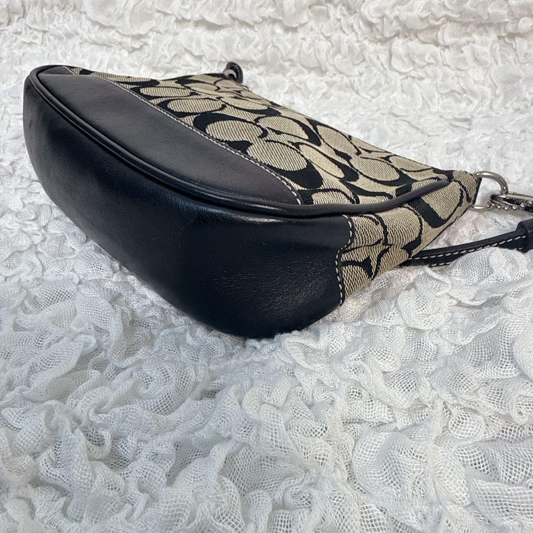 コーチ　アクセサリーポーチ　ワンショルダーバッグ　シグネチャー　ブラック