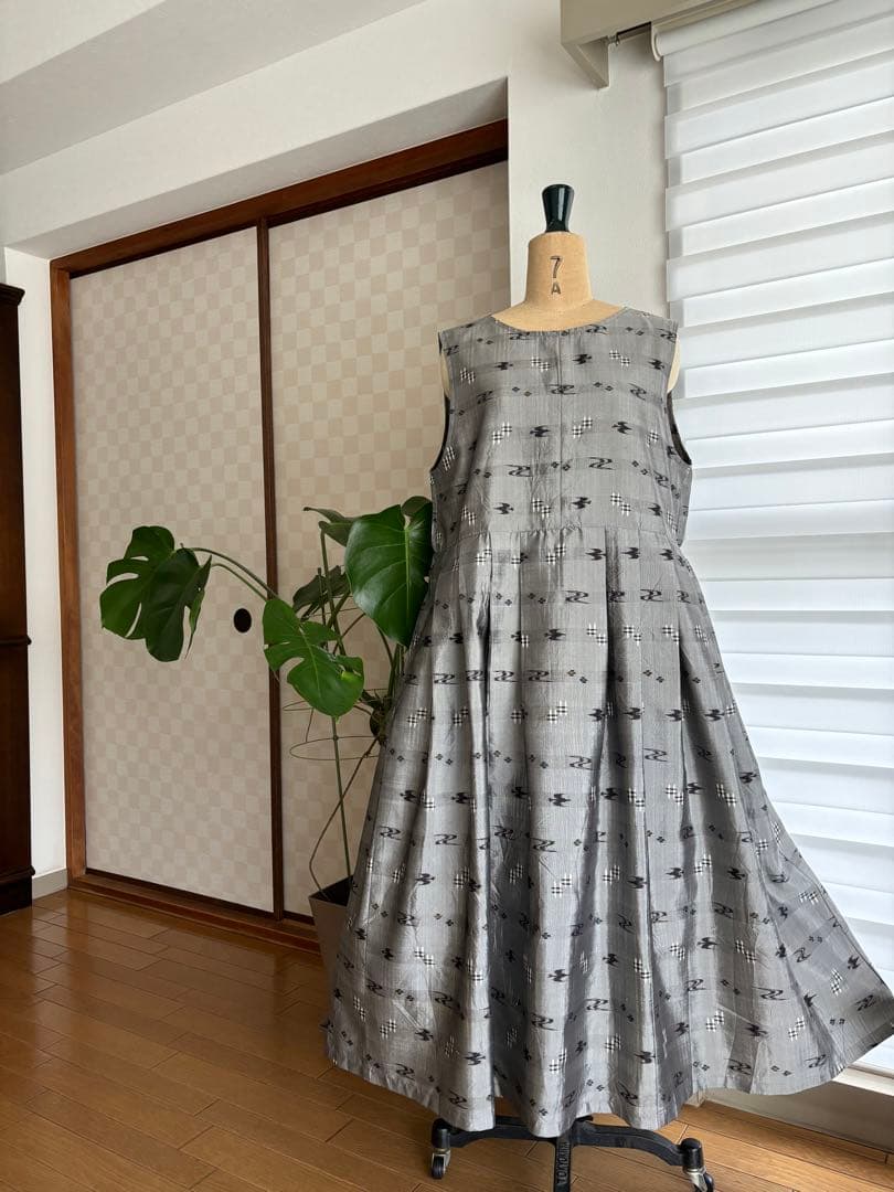 琉球絣文様柄の上質な紬で大人可愛いジャンバースカーに