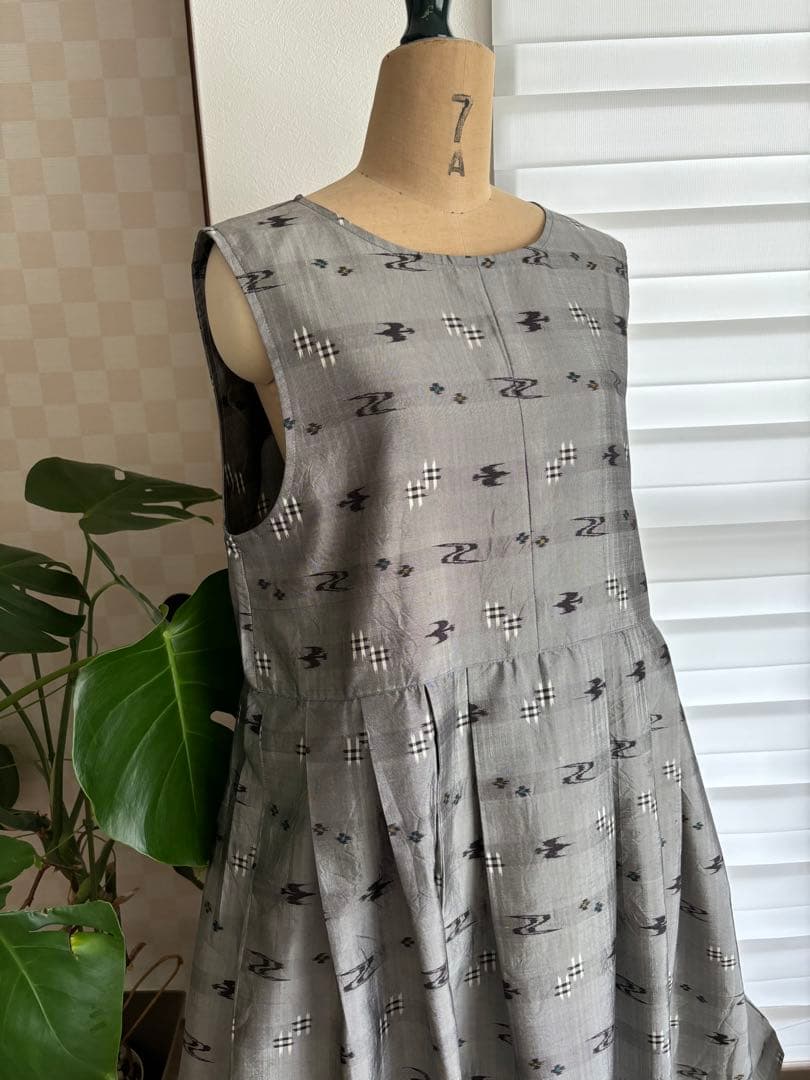 琉球絣文様柄の上質な紬で大人可愛いジャンバースカーに