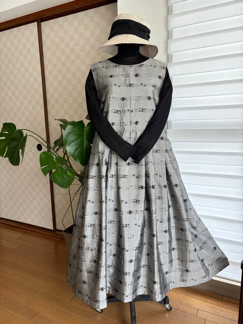 琉球絣文様柄の上質な紬で大人可愛いジャンバースカーに