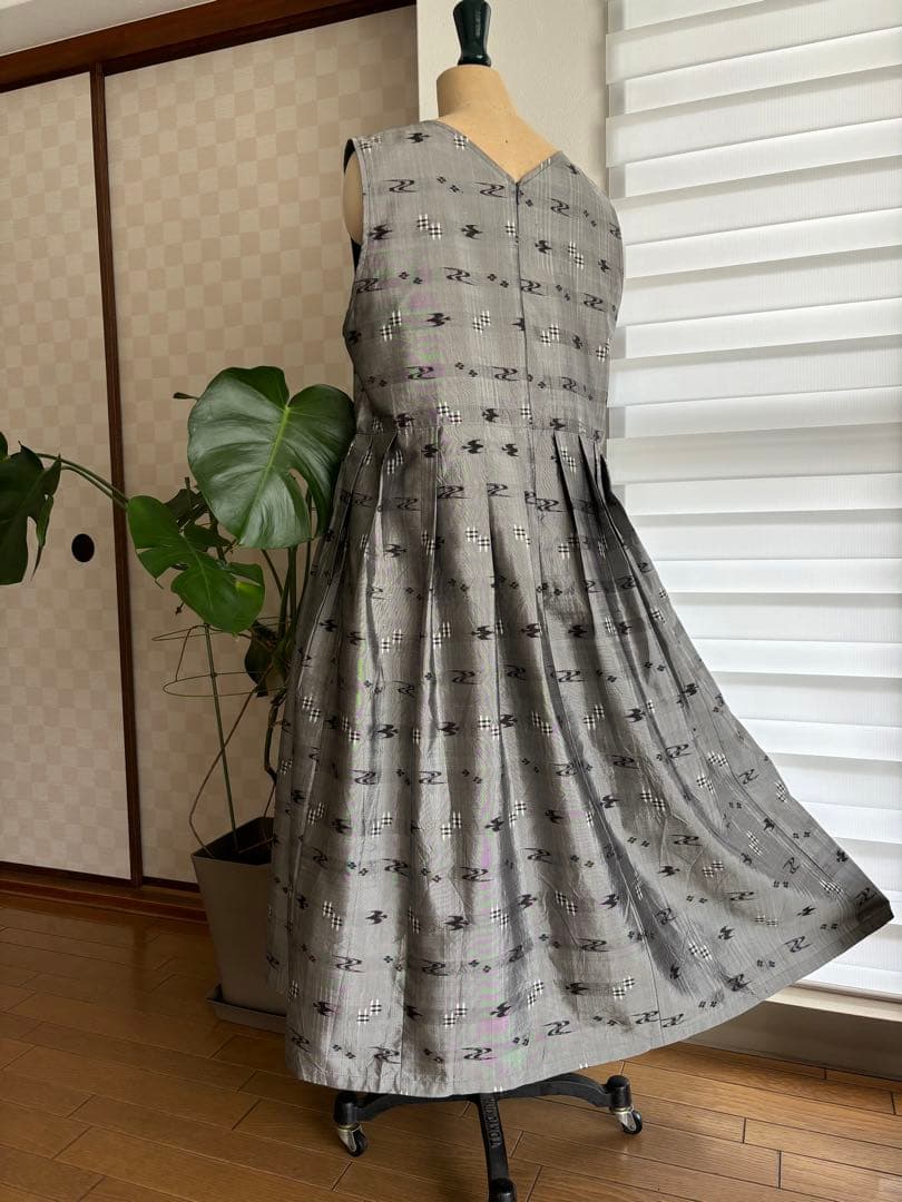 琉球絣文様柄の上質な紬で大人可愛いジャンバースカーに