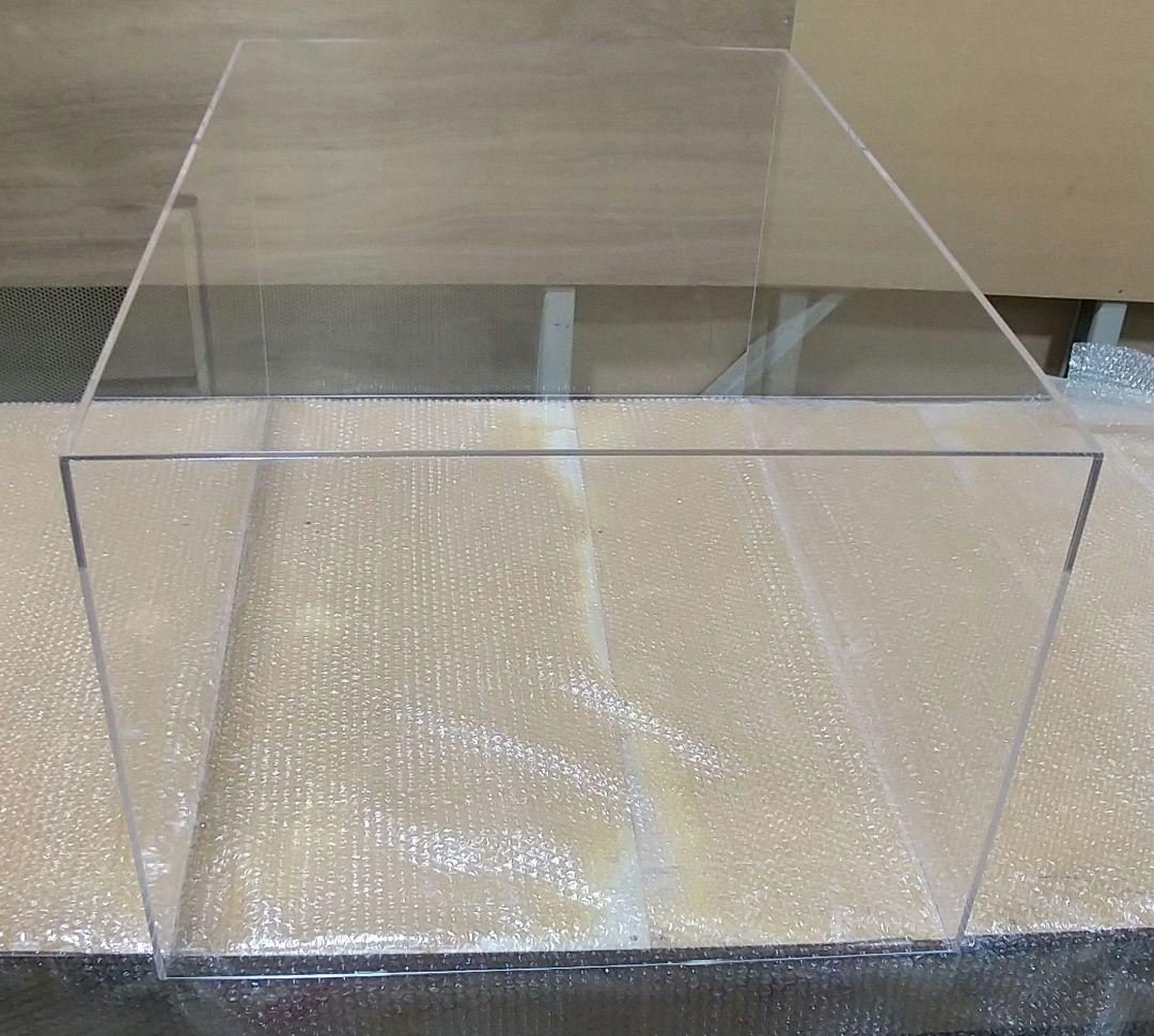 大型透明アクリルボックス 店舗什器 ディスプレイ