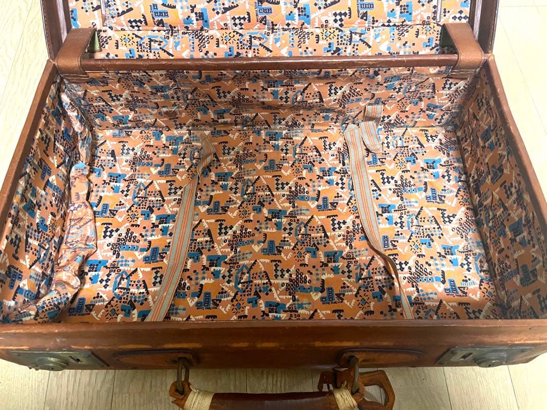 ヴィンテージ　旅行トランク　革製　レトロ　インテリたち