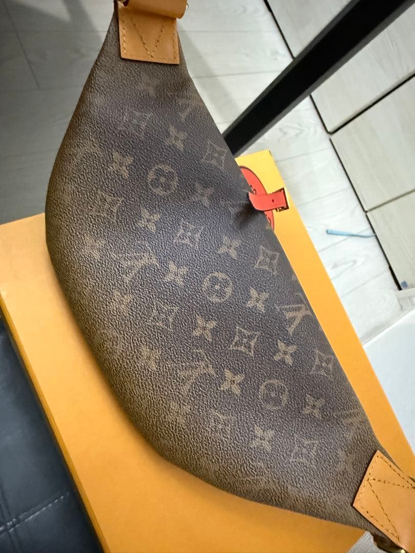 ルイヴィトン　バムバッグ　ほぼ新品