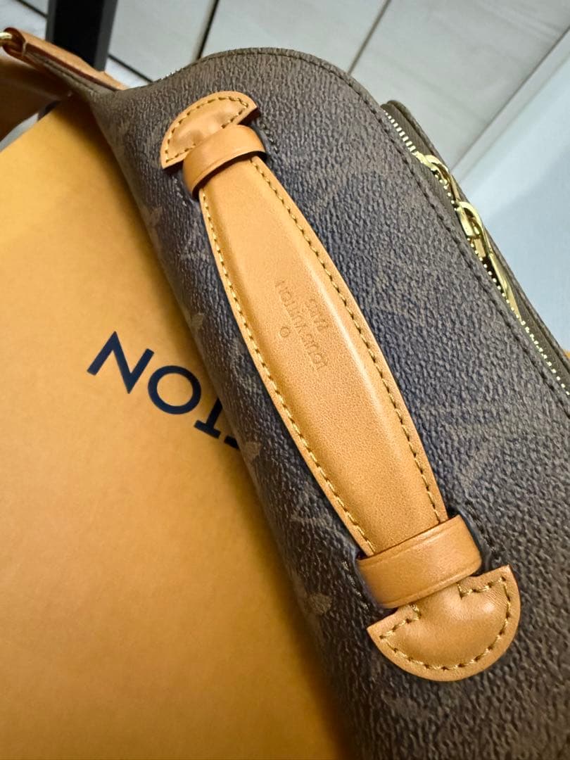 ルイヴィトン　バムバッグ　ほぼ新品
