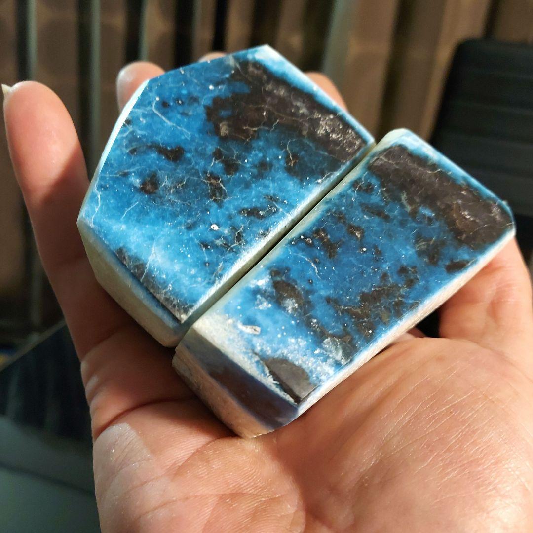 激レア石ブルーアイス グレイシアライト 2つ割り 表面磨き 385