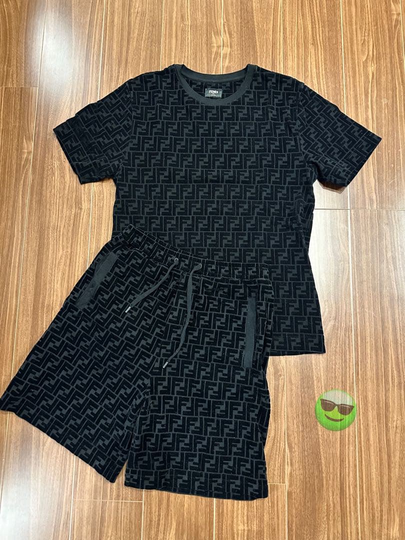 今月末出品終了 FENDIフェンディ　セットアップ　上（XS）下（44 S）