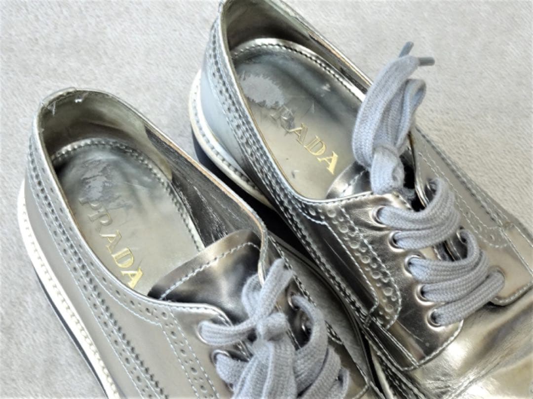 プラダ⭐︎シルバー 厚底 ウィングチップ　レースアップ レザーシューズ 361/2