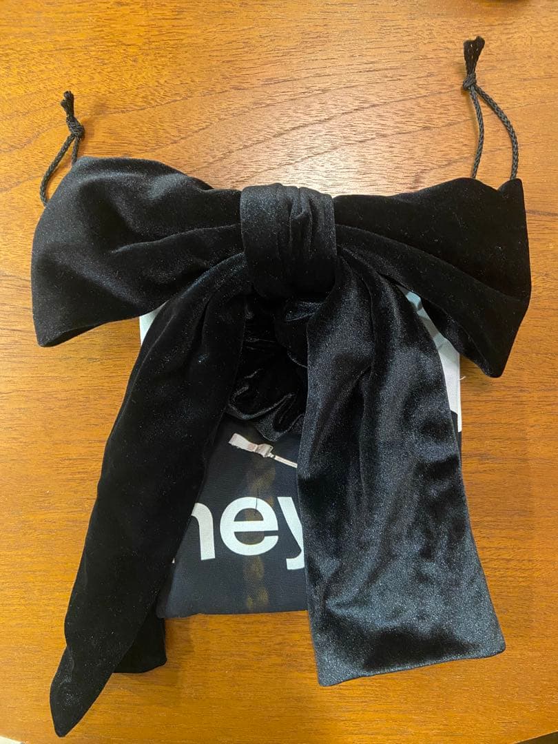 ヘアアクセサリー heyep Large Velour Ribbon Scrunchie