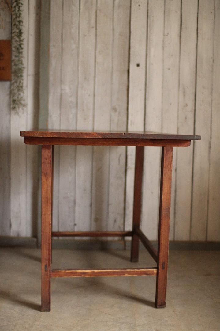 古く味のある木製のテーブル　ジャンク　作業台　テーブル　古家具　アンティーク