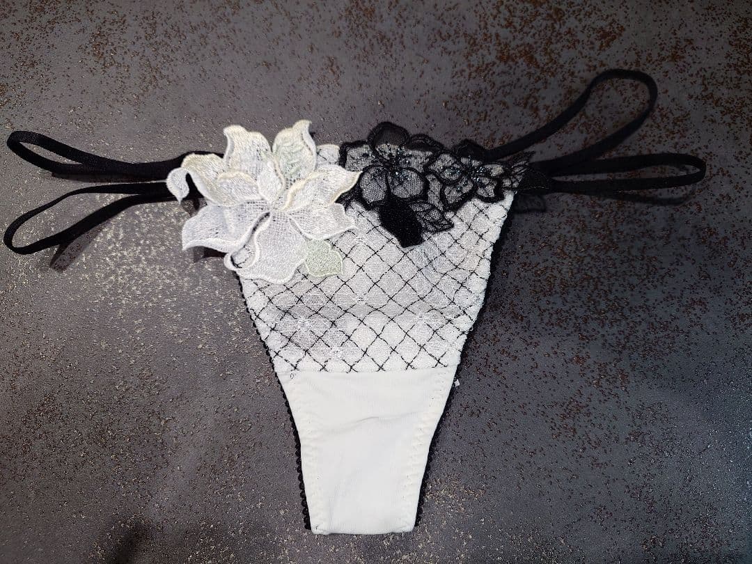 サルート3点セット+ガーターストッキング✨️Ｄ６５