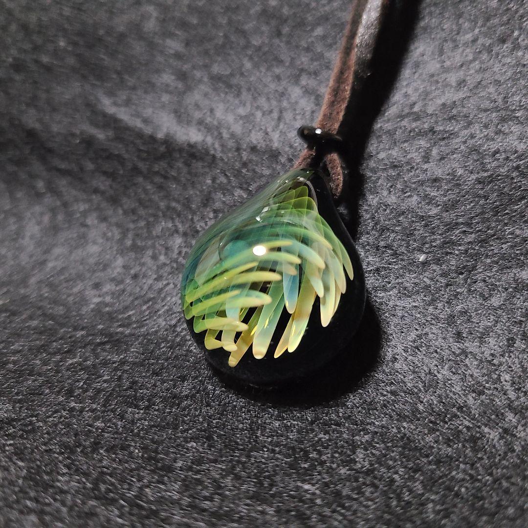 【玉響glass】オパール入り翠風ペンダント ポリシリケイトガラス 一品物