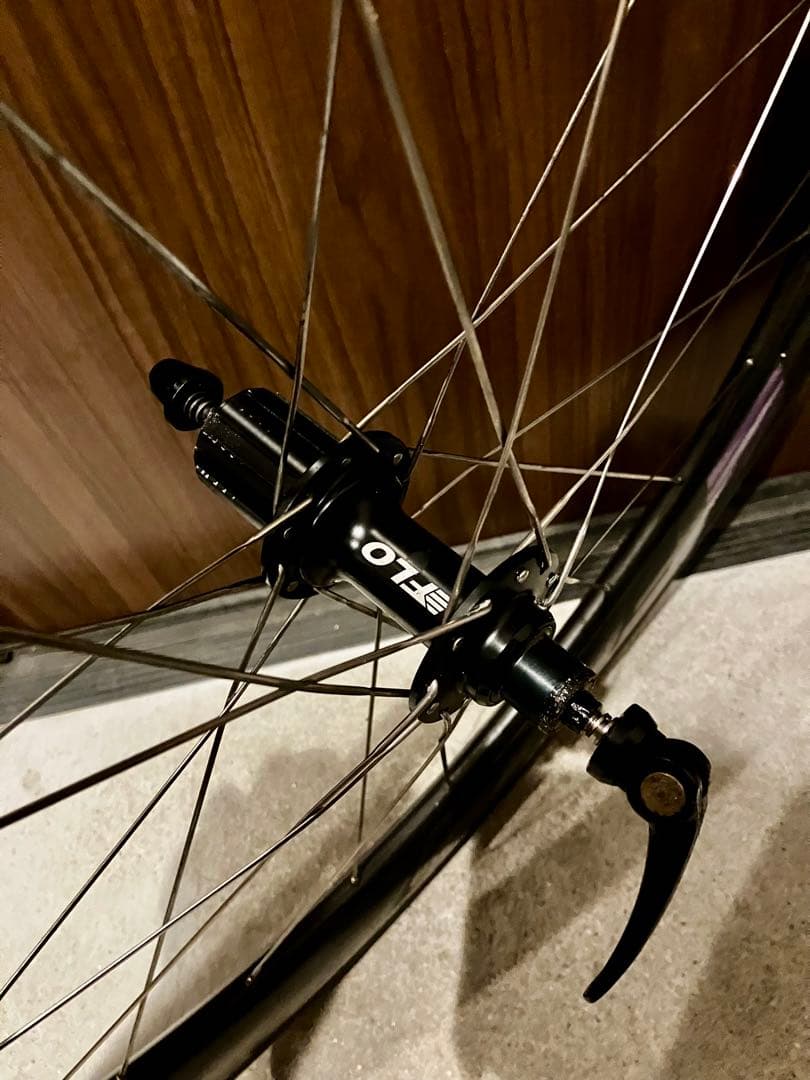 FLO カーボンディープリムホイール