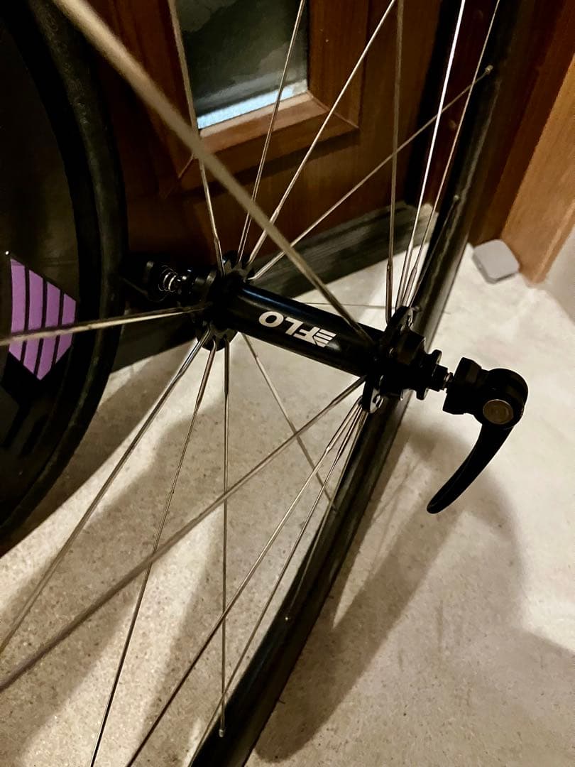 FLO カーボンディープリムホイール
