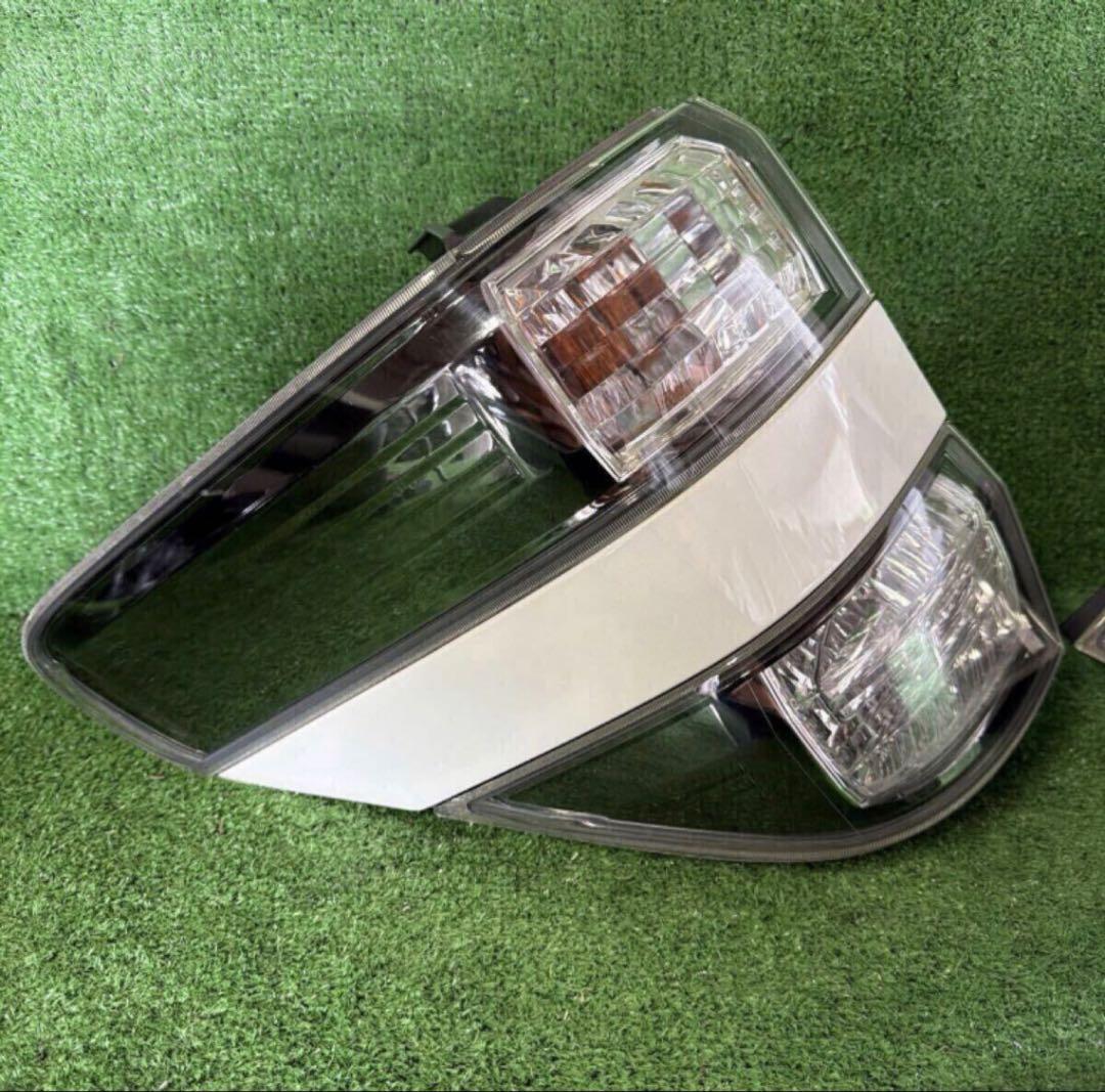 (H20/5) ヴェルファイア DBA-ANH20W テールランプ セット